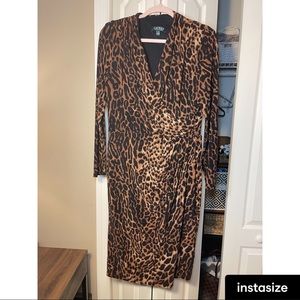Cheetah dress, quarter sleeve, v neck!